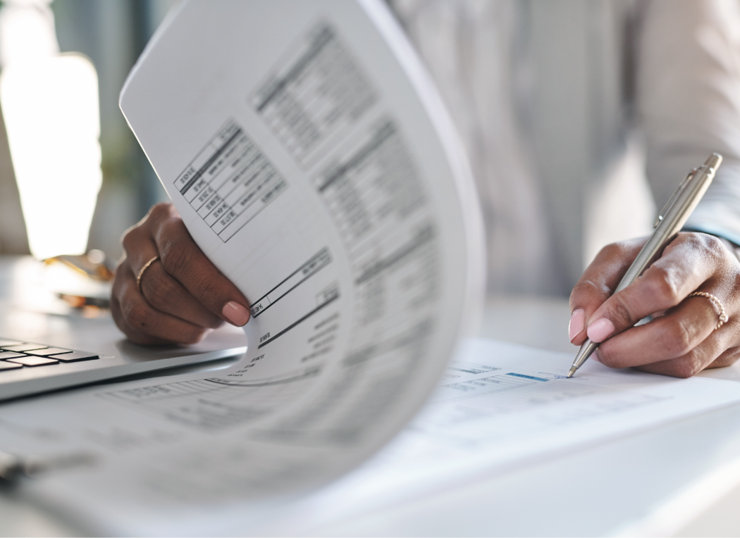 Espace de travail moderne entrepreneur facturation